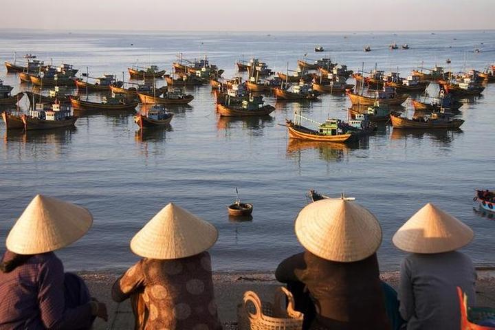 Nội dung: Mùa hè đang đầy vui vẻ với những xu hướng mới, và Huda Ice Twist đang chinh